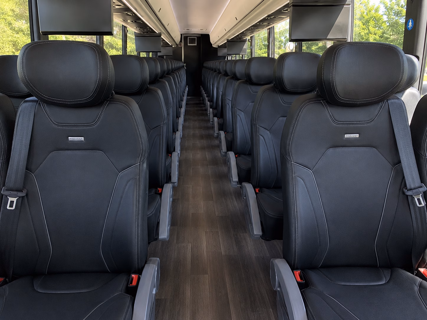 minibus rentals to wolf mountain and three sisters vineyards