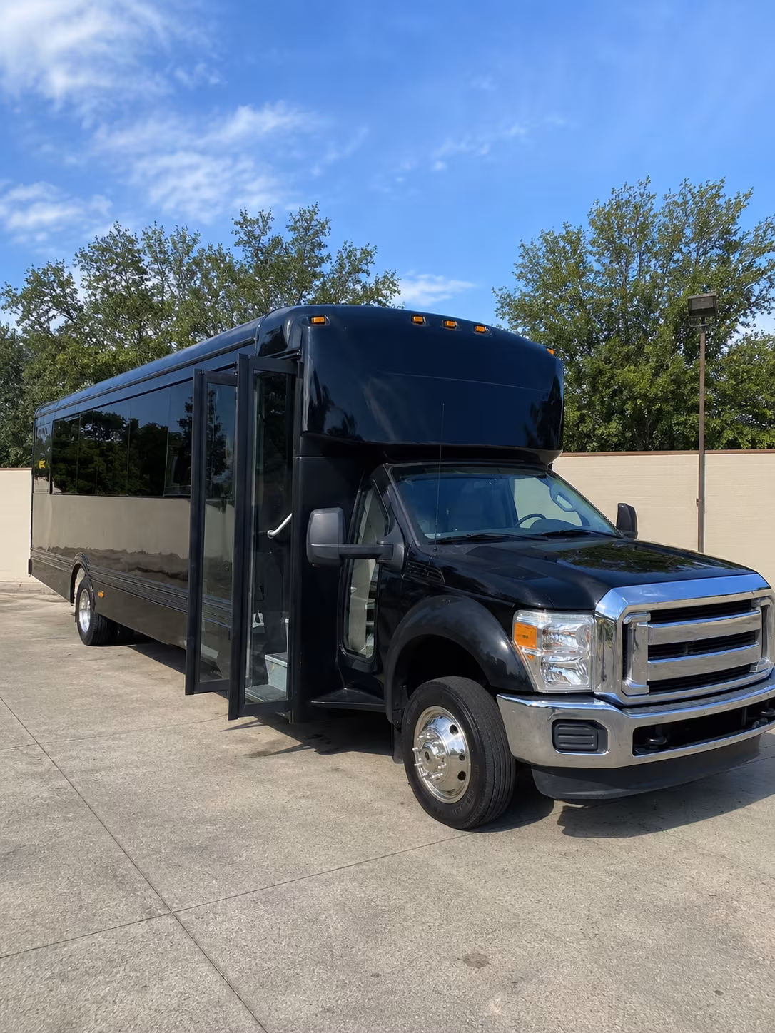 sandy springs 20 passenger party bus