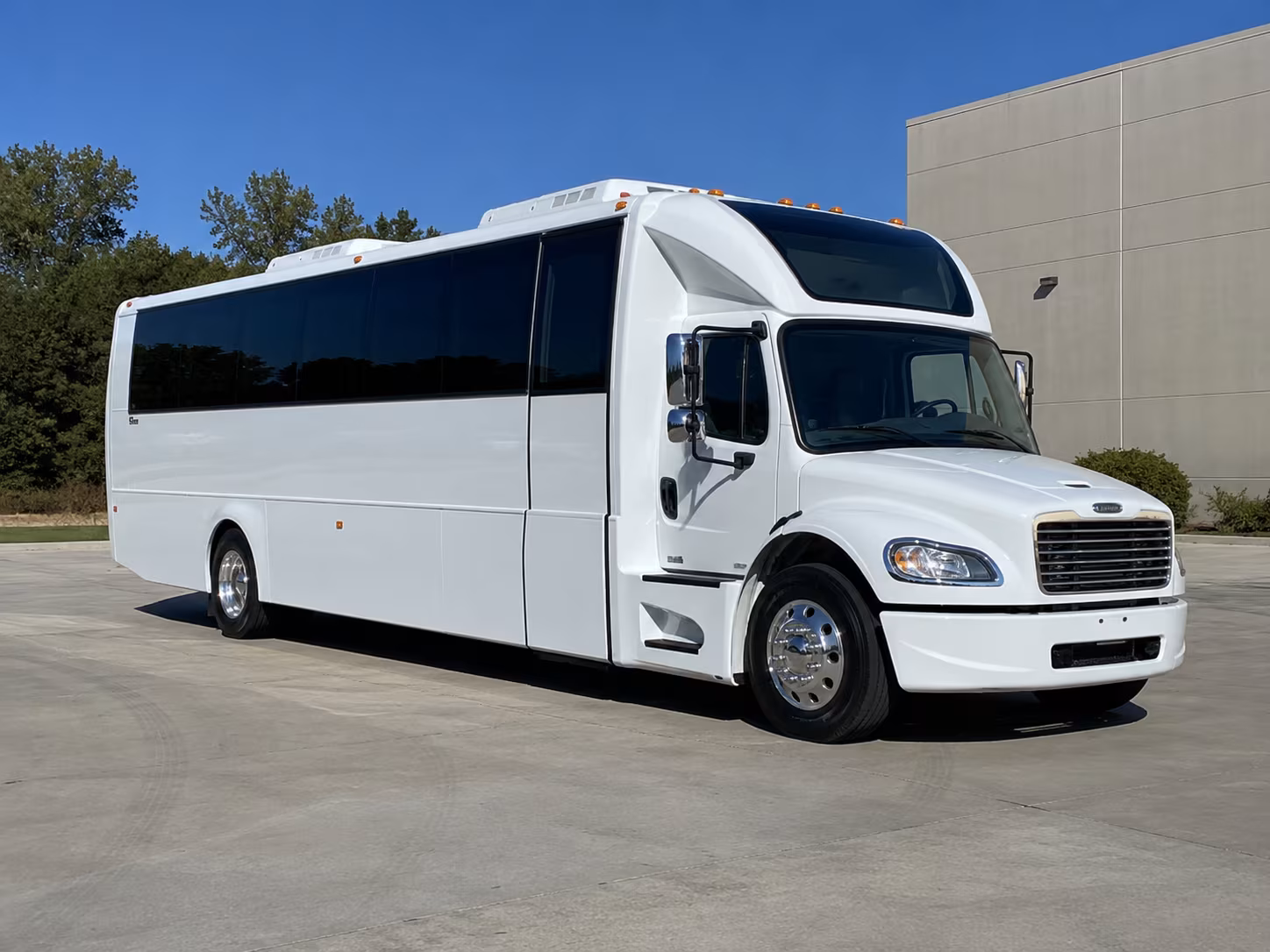 sandy springs 28 passenger party bus